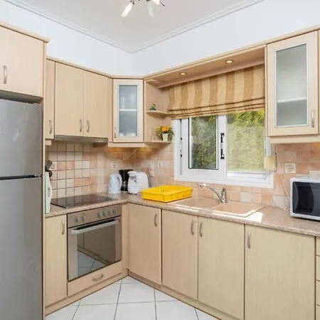 Europe Thia فيلة